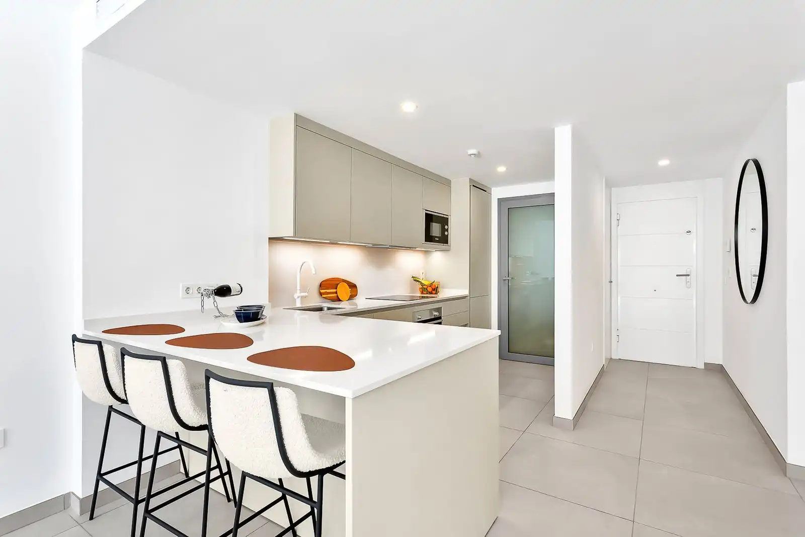Cuina de Apartament en venda en Marbella amb Aire condicionat, Jardí privat i Terrassa