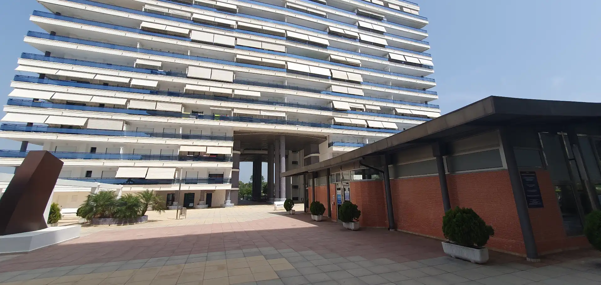 Vista exterior de Apartament de lloguer en Gandia amb Aire condicionat, Calefacció i Jardí privat