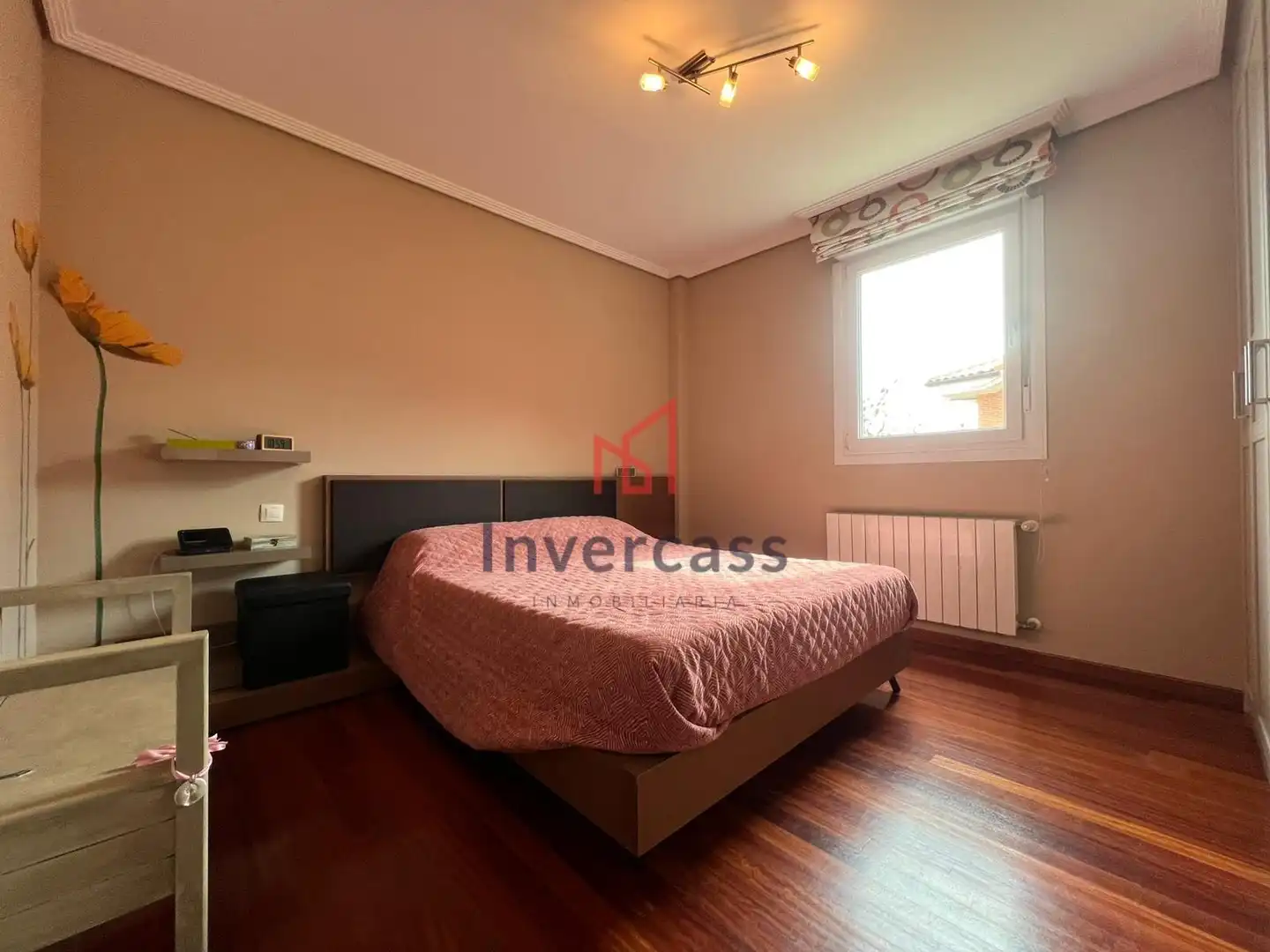 Habitación de Casa adosada en venta en Castro-Urdiales con Calefacción, Jardín privado y Terraza