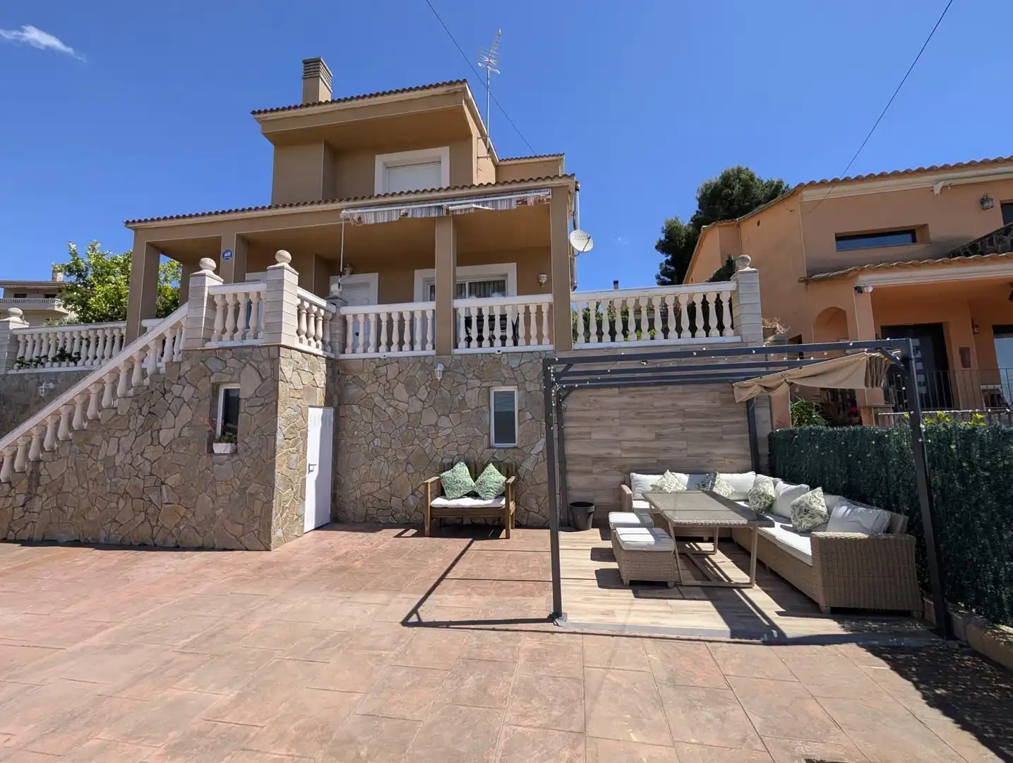 Vista exterior de Casa o chalet en venta en Abrera con Aire acondicionado, Jardín privado y Parquet