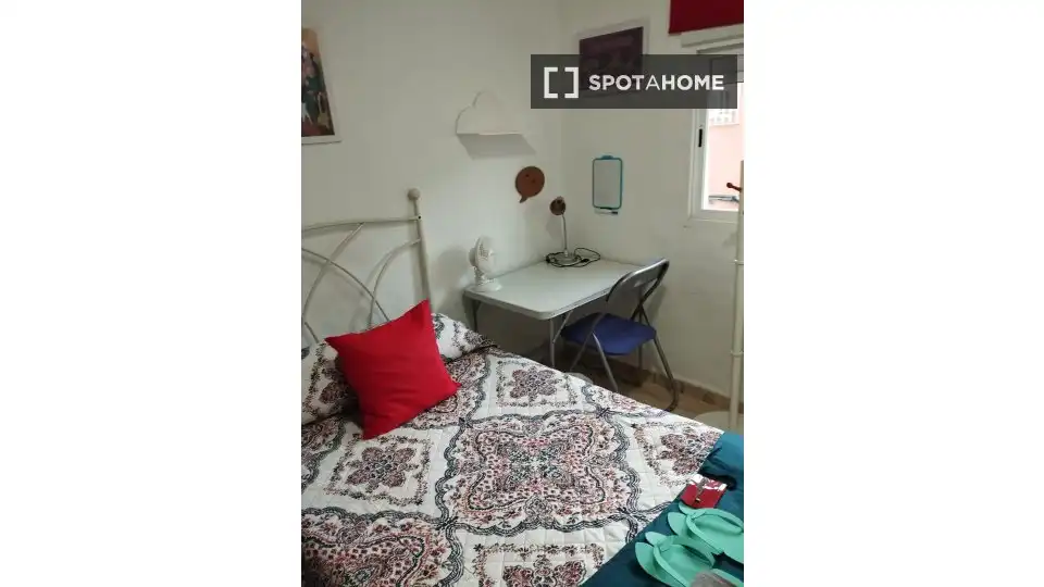 Dormitori de Apartament per a compartir en Jaén amb Aire condicionat, Calefacció i Terrassa