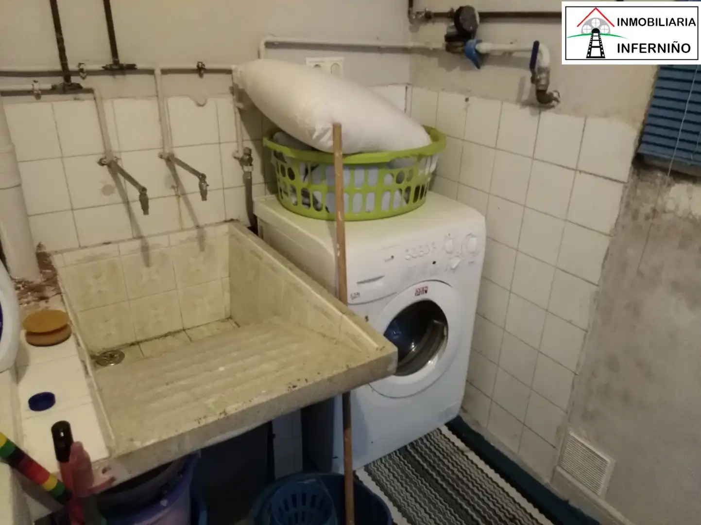 Baño de Piso en venta en Ferrol con Terraza, Trastero y Amueblado