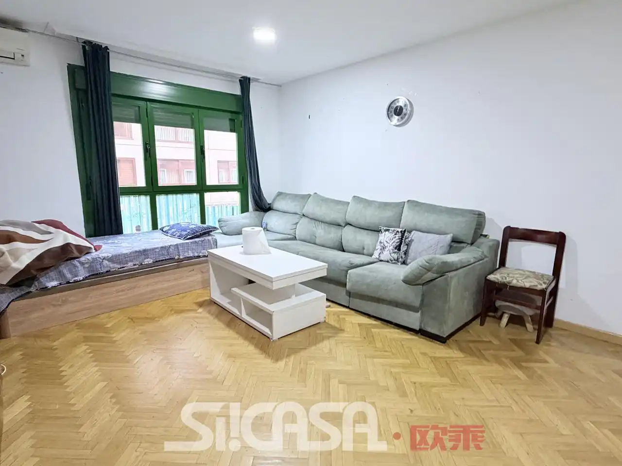Living room of Flat for sale in Parla  with Air Conditioner and Storage room