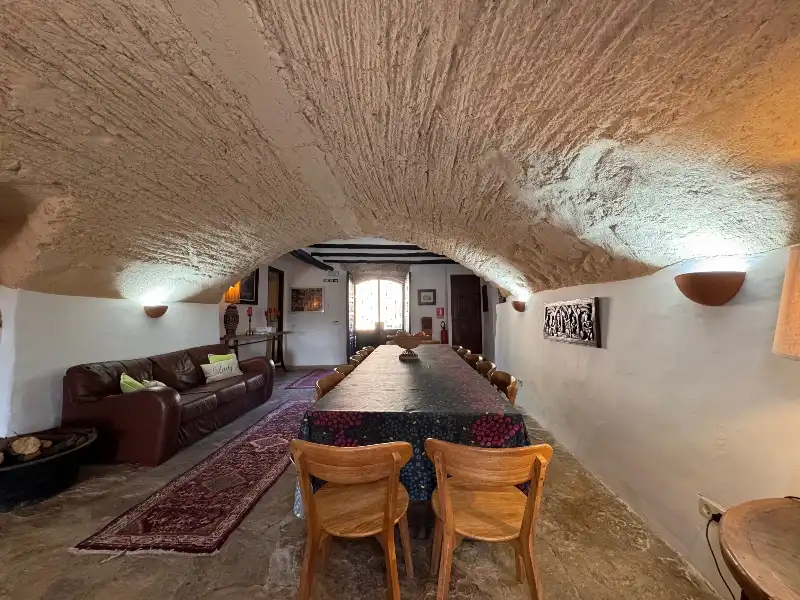 Comedor de Finca rústica en venta en Ullastret con Aire acondicionado, Calefacción y Jardín privado