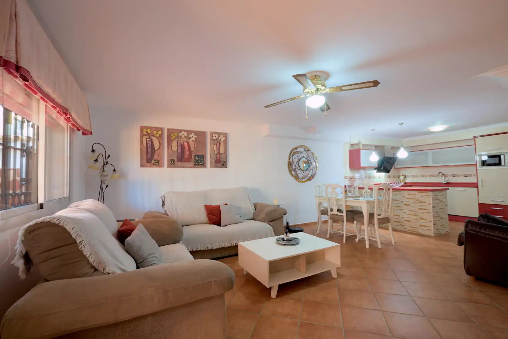 Living room of Houses for sale in Vélez-Málaga  with Air Conditioner, Swimming Pool and Furnished