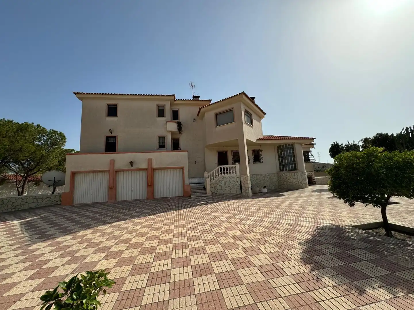 Vista exterior de Casa o xalet en venda en Alicante / Alacant amb Calefacció, Jardí privat i Terrassa
