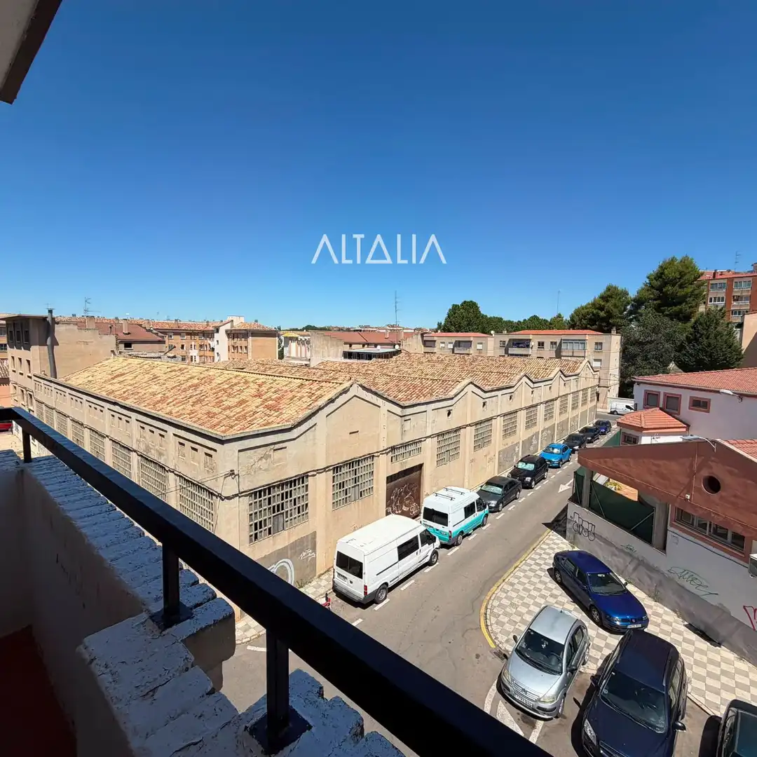 Vista exterior de Pis en venda en Cuenca