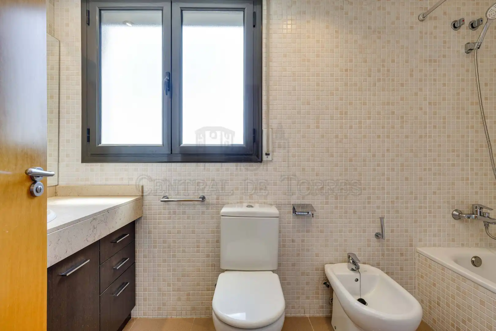 Bathroom of Flat for sale in Sant Cugat del Vallès  with Air Conditioner, Heating and Parquet flooring
