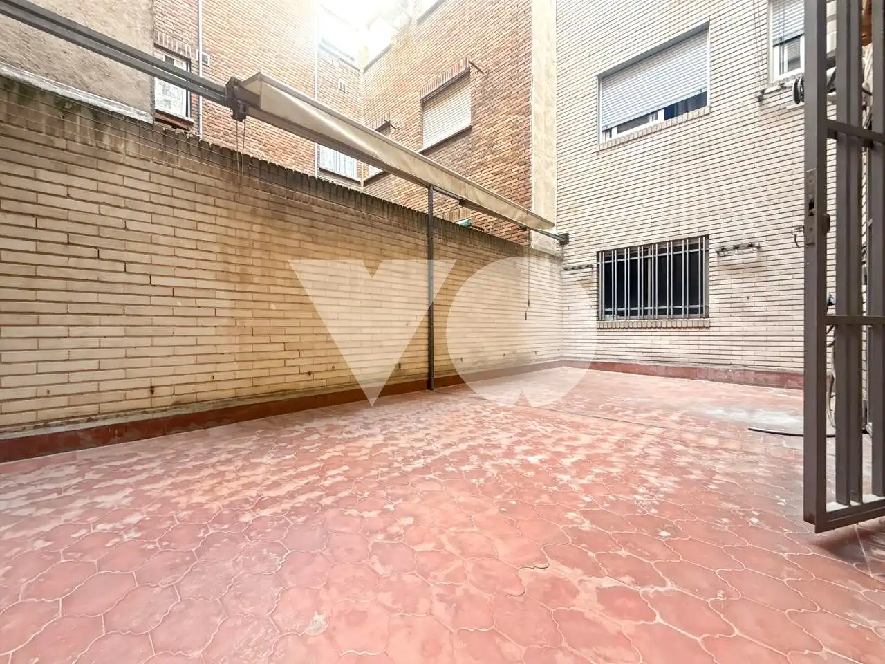 Vista exterior de Piso en venta en Madrid con Calefacción y Terraza