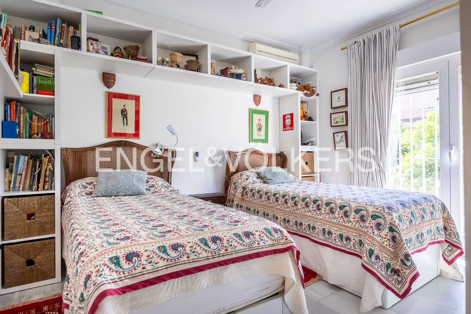 Bedroom of Houses for sale in Sevilla  with Air Conditioner, Heating and Private garden
