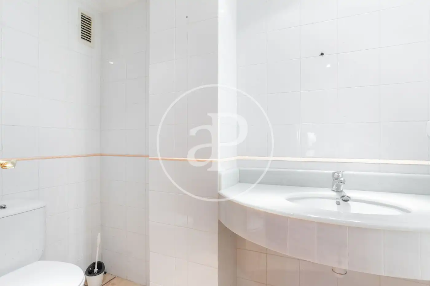 Bathroom of Flat for sale in Alicante / Alacant  with Air Conditioner, Heating and Storage room