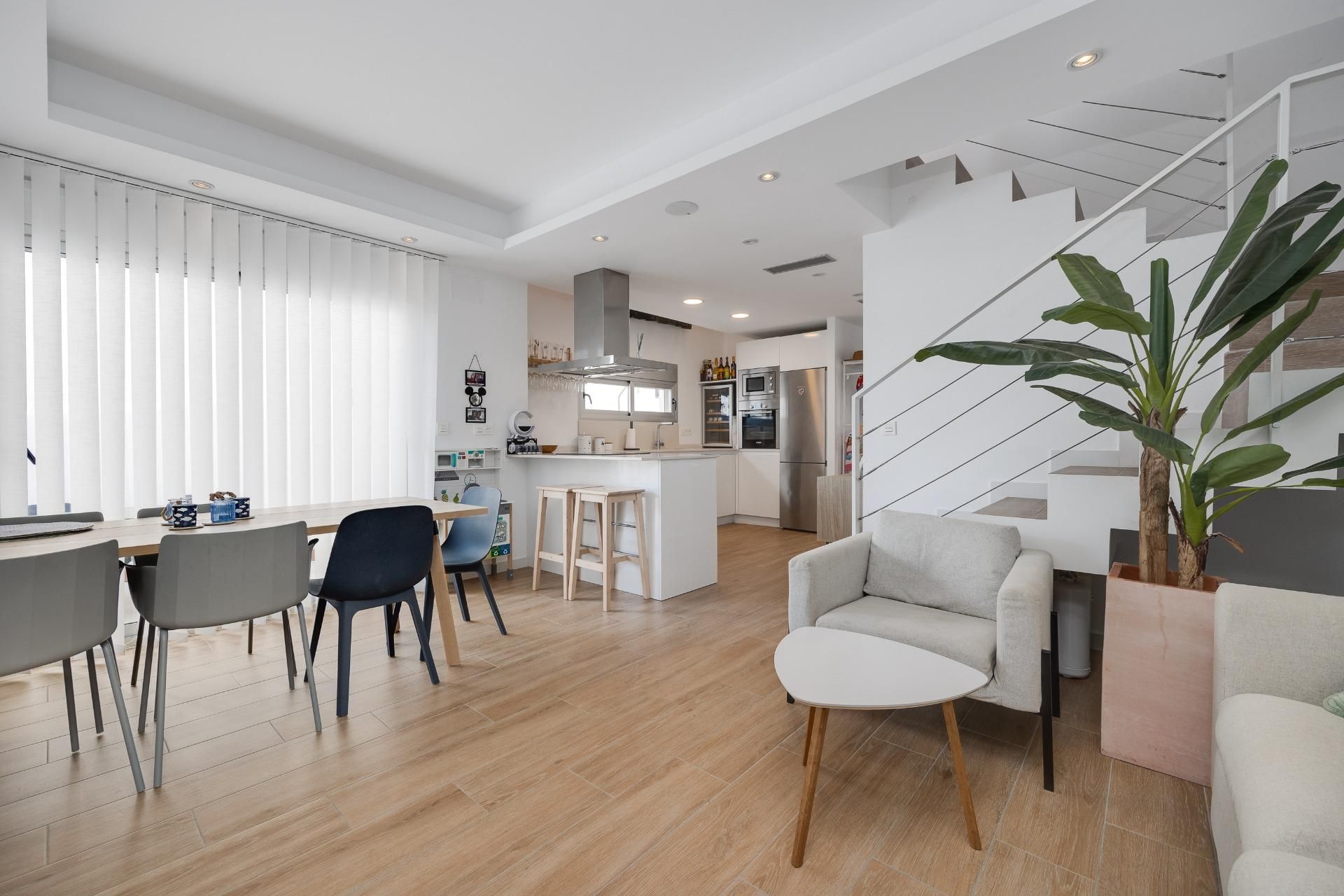 Sala d'estar de Casa o xalet en venda en Torrevieja amb Aire condicionat, Jardí privat i Terrassa