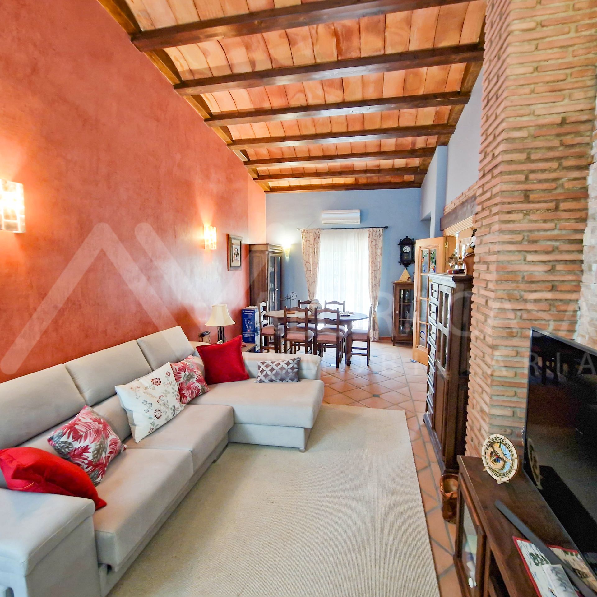 Sala d'estar de Casa o xalet en venda en Alhaurín de la Torre amb Aire condicionat, Jardí privat i Terrassa