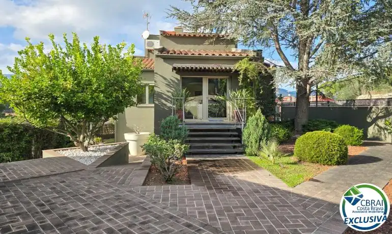 Vista exterior de Casa o xalet en venda en La Jonquera amb Aire condicionat, Calefacció i Jardí privat