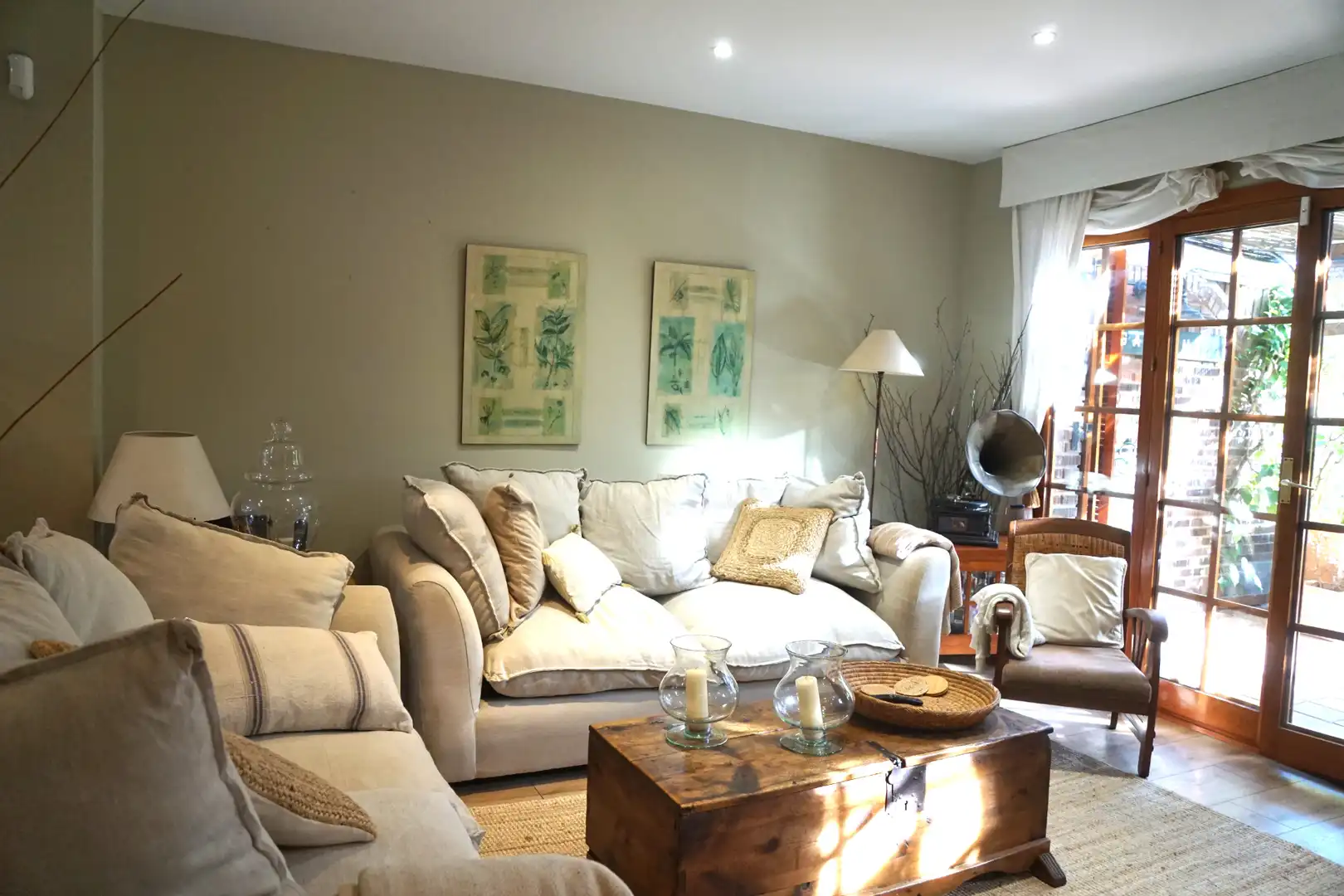 Wohnzimmer von Einfamilien-Reihenhaus zum Verkauf in Badalona mit Klimaanlage, Heizung und Privatgarten