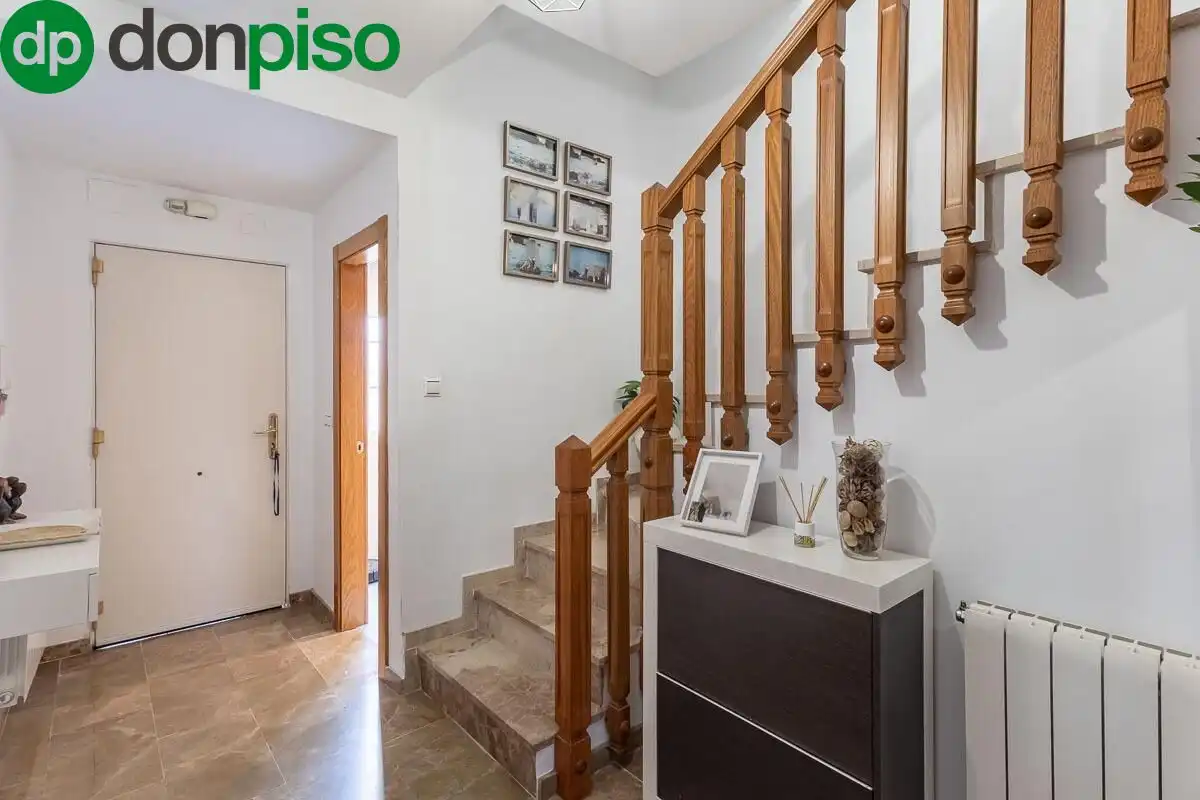Casa adosada en venta en Churriana de la Vega con Aire acondicionado, Jardín privado y Terraza