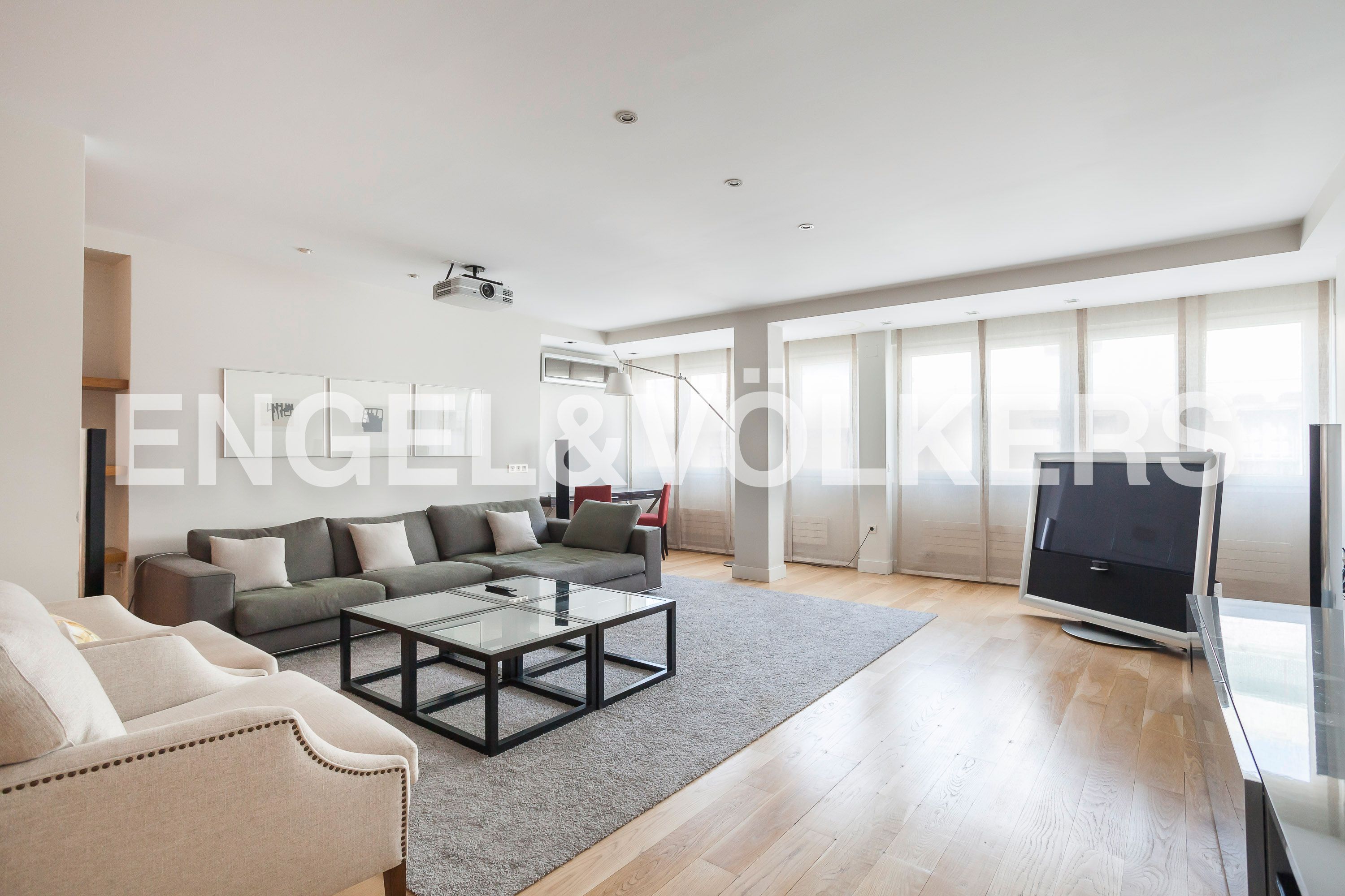 Sala d'estar de Apartament en venda en  Madrid Capital amb Aire condicionat, Calefacció i Parquet
