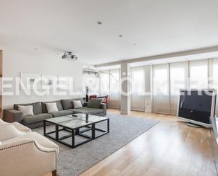Sala d'estar de Apartament en venda en  Madrid Capital amb Aire condicionat, Calefacció i Parquet