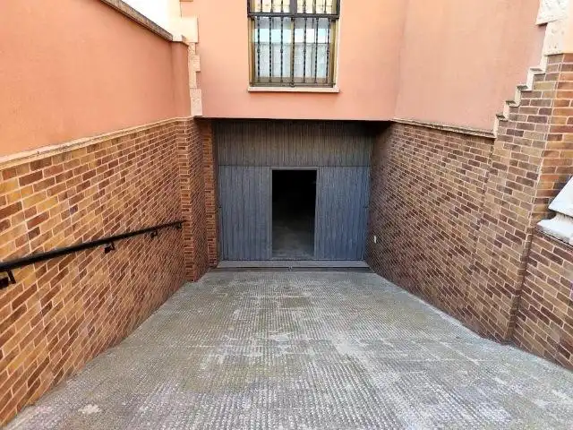 Aparcament de Casa adosada en venda en Alaquàs amb Aire condicionat, Terrassa i Traster