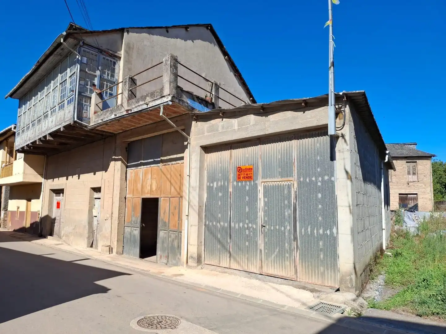 Vista exterior de Finca rústica en venda en Villafranca del Bierzo amb Calefacció, Terrassa i Traster