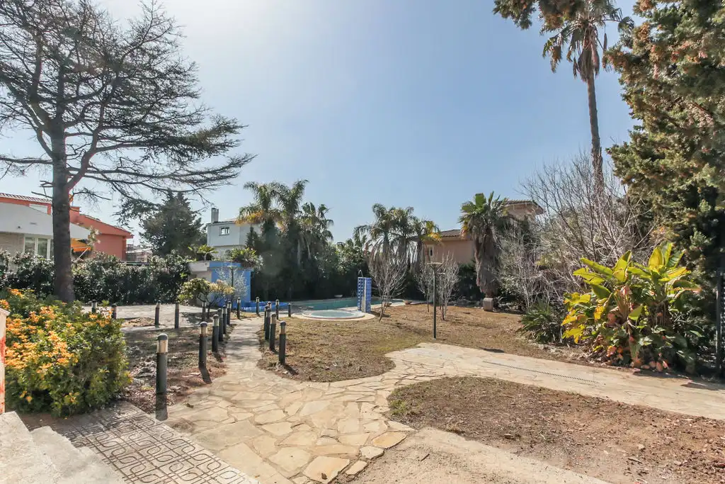 Vista exterior de Casa o xalet en venda en Cambrils amb Aire condicionat, Calefacció i Jardí privat