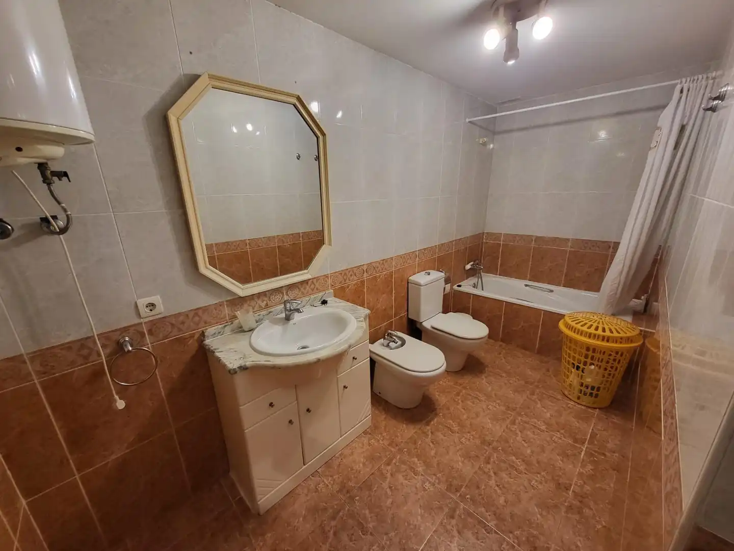 Bathroom of Flat for sale in Vall d'Alba  with Furnished