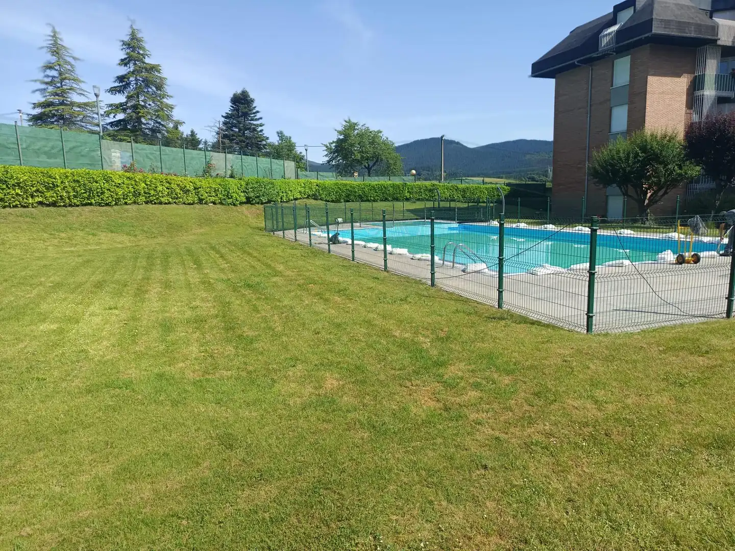 Swimming pool of Commercial properties for sale in Artziniega