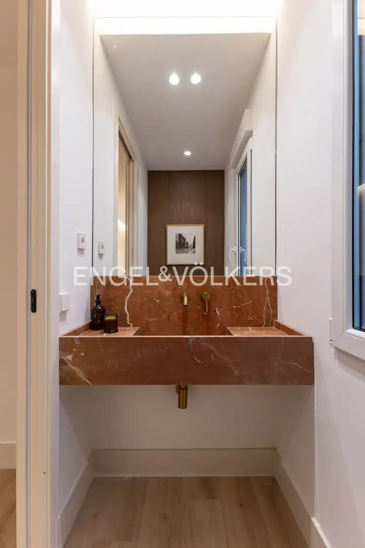 Badezimmer von Wohnung zum Verkauf in Madrid mit Klimaanlage und Heizung