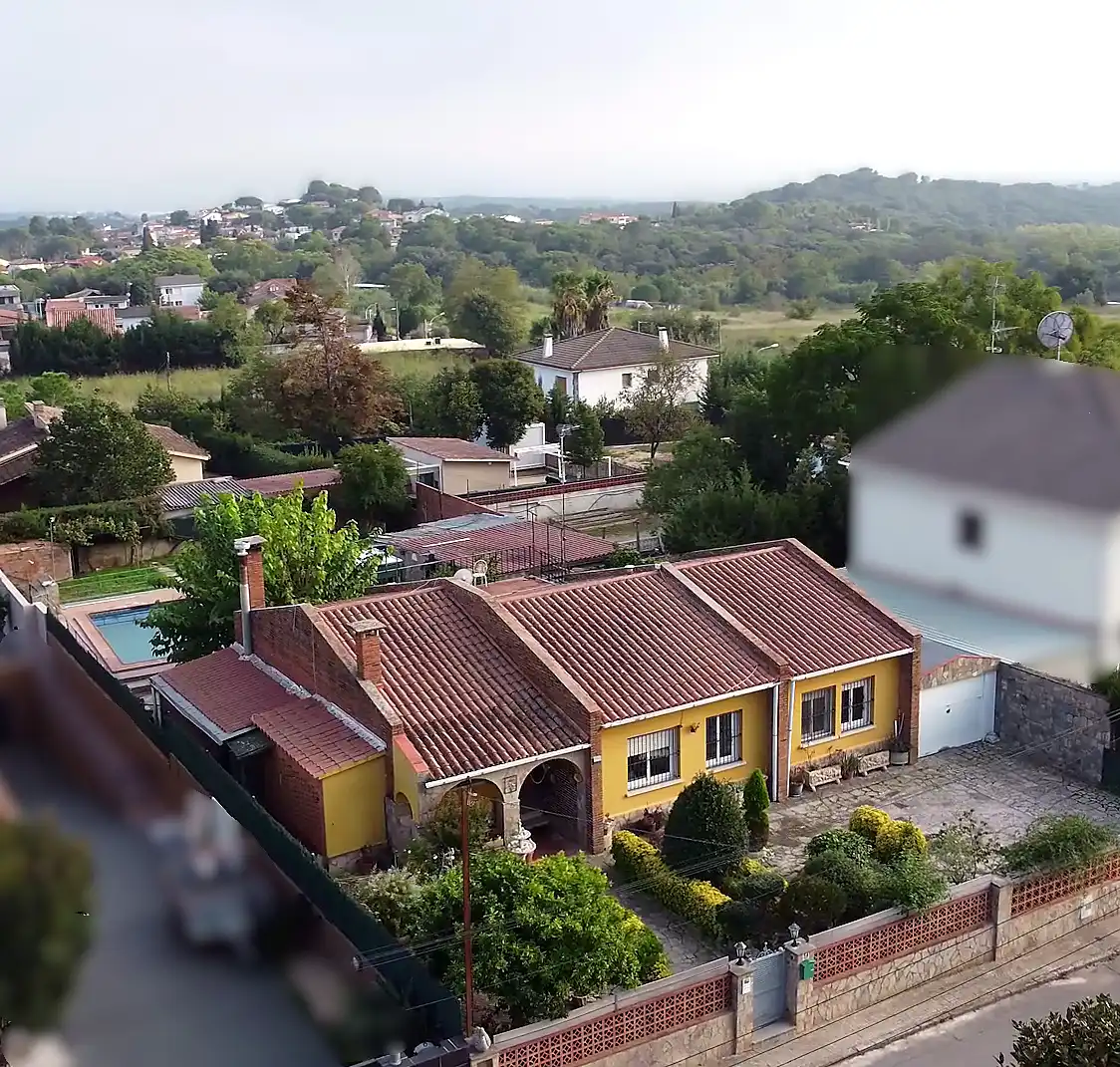 Vista exterior de Casa o xalet en venda en Caldes de Montbui amb Calefacció, Jardí privat i Terrassa