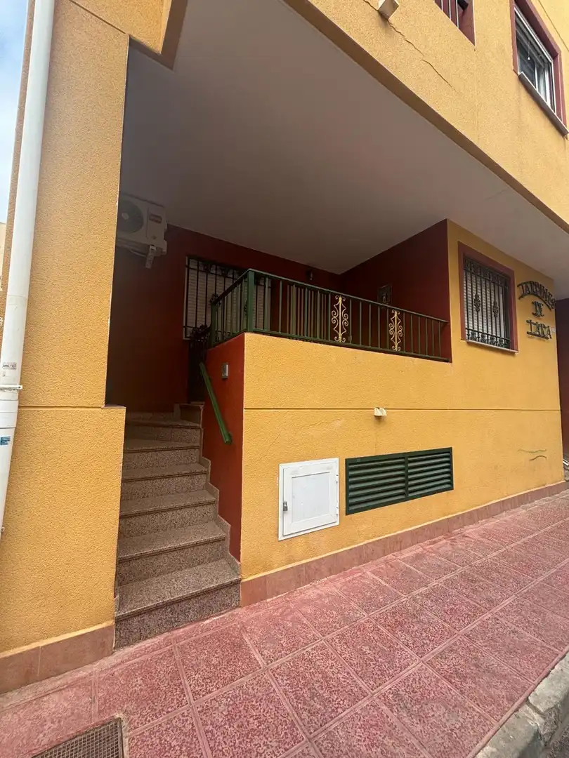 Vista exterior de Pis en venda en Los Alcázares amb Aire condicionat i Terrassa