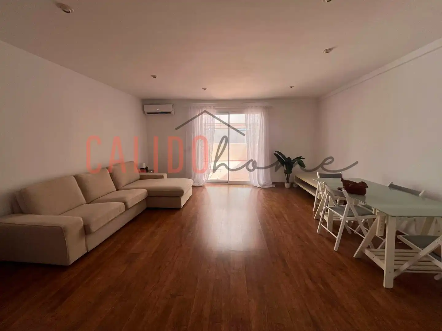 Sala de estar de Casa adosada de alquiler en  Palma de Mallorca con Aire acondicionado, Parquet y Terraza