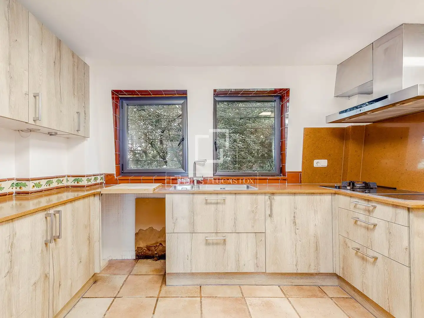Cocina de Casa o chalet en venta en Barcelona con Aire acondicionado, Calefacción y Jardín privado