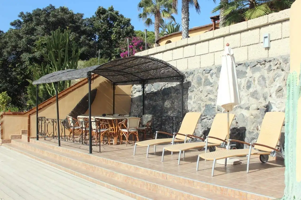 Terrassa de Casa o xalet en venda en Guía de Isora amb Aire condicionat, Jardí privat i Terrassa