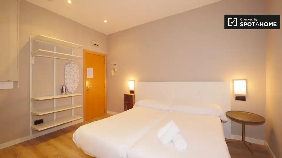 Habitación de Piso de alquiler en Barcelona con Aire acondicionado, Calefacción y Amueblado