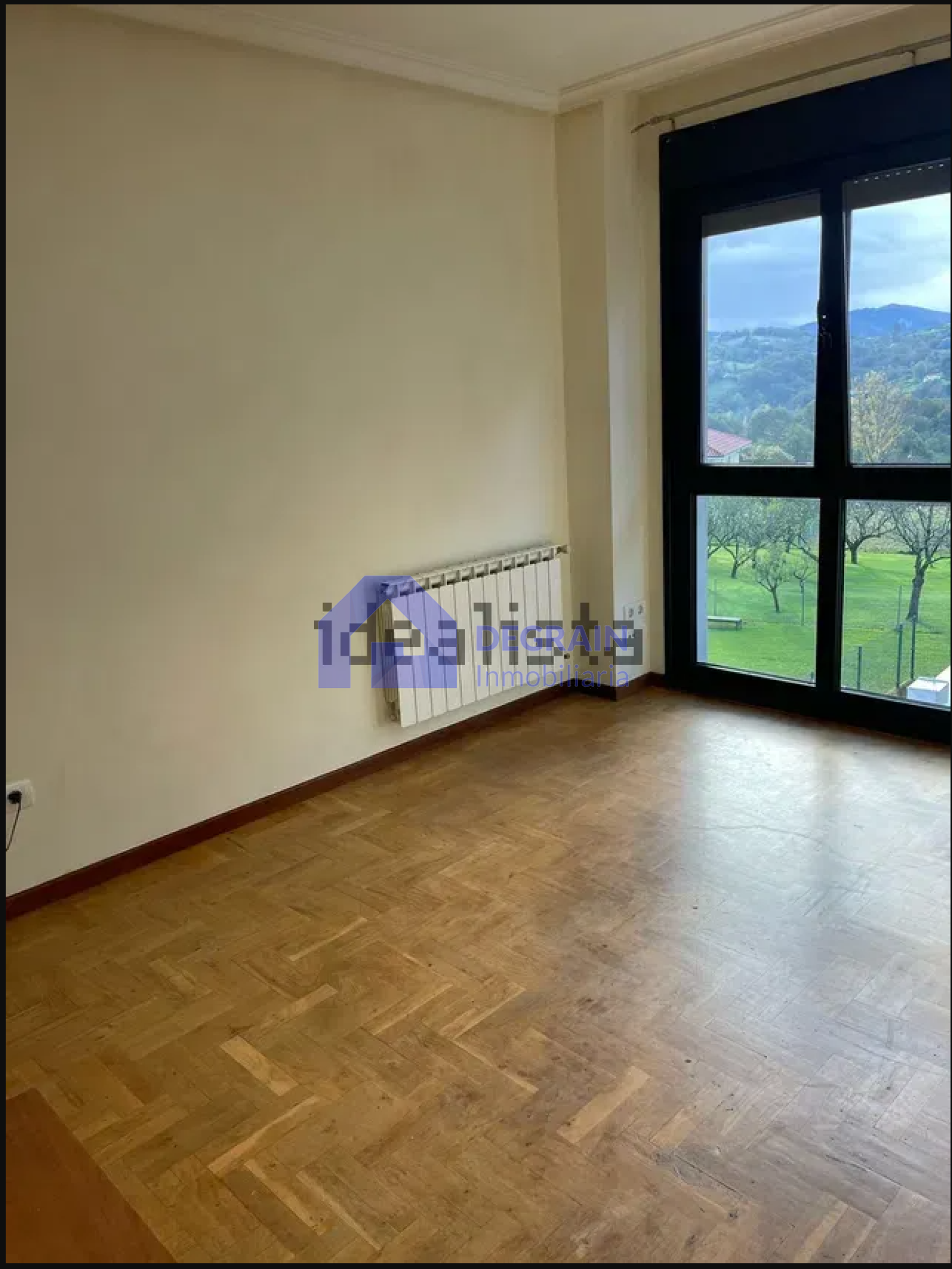 Bedroom of Flat for sale in Oviedo   with Heating, Parquet flooring and Storage room