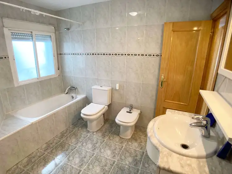 Bathroom of Flat for sale in Madrid  with Heating, Terrace and Oven