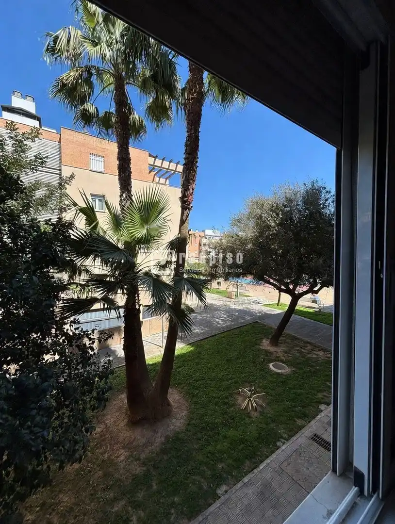 Außenansicht von Wohnung zum Verkauf in Mairena del Aljarafe mit Privatgarten, Terrasse und Schwimmbad