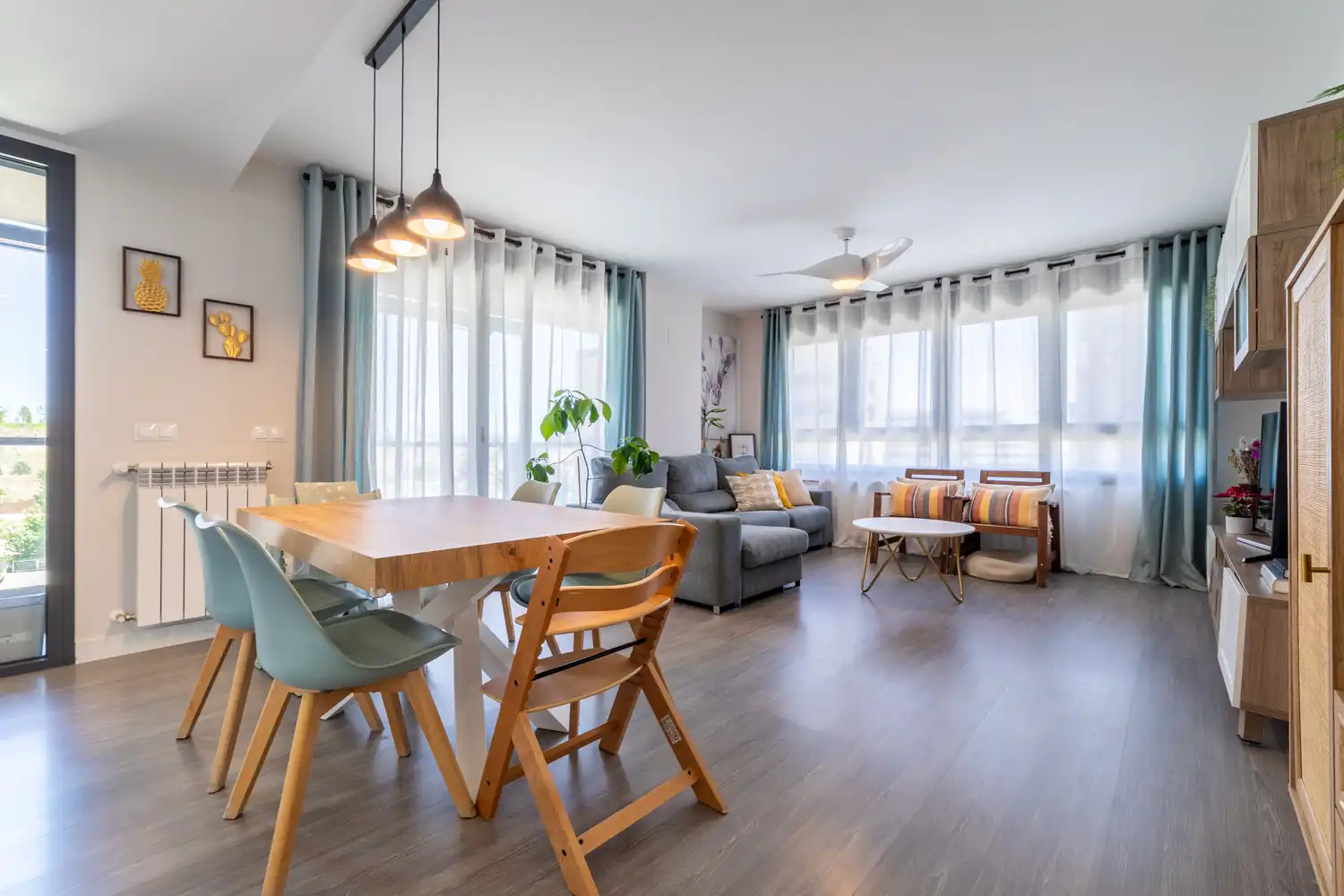 Living room of Flat for sale in Tres Cantos  with Air Conditioner, Heating and Private garden