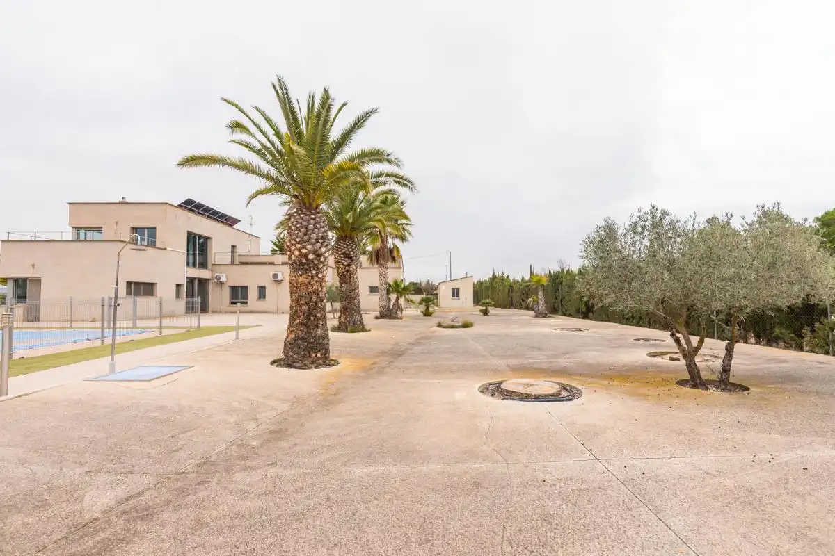 Vista exterior de Casa o xalet en venda en Yecla amb Aire condicionat, Calefacció i Jardí privat