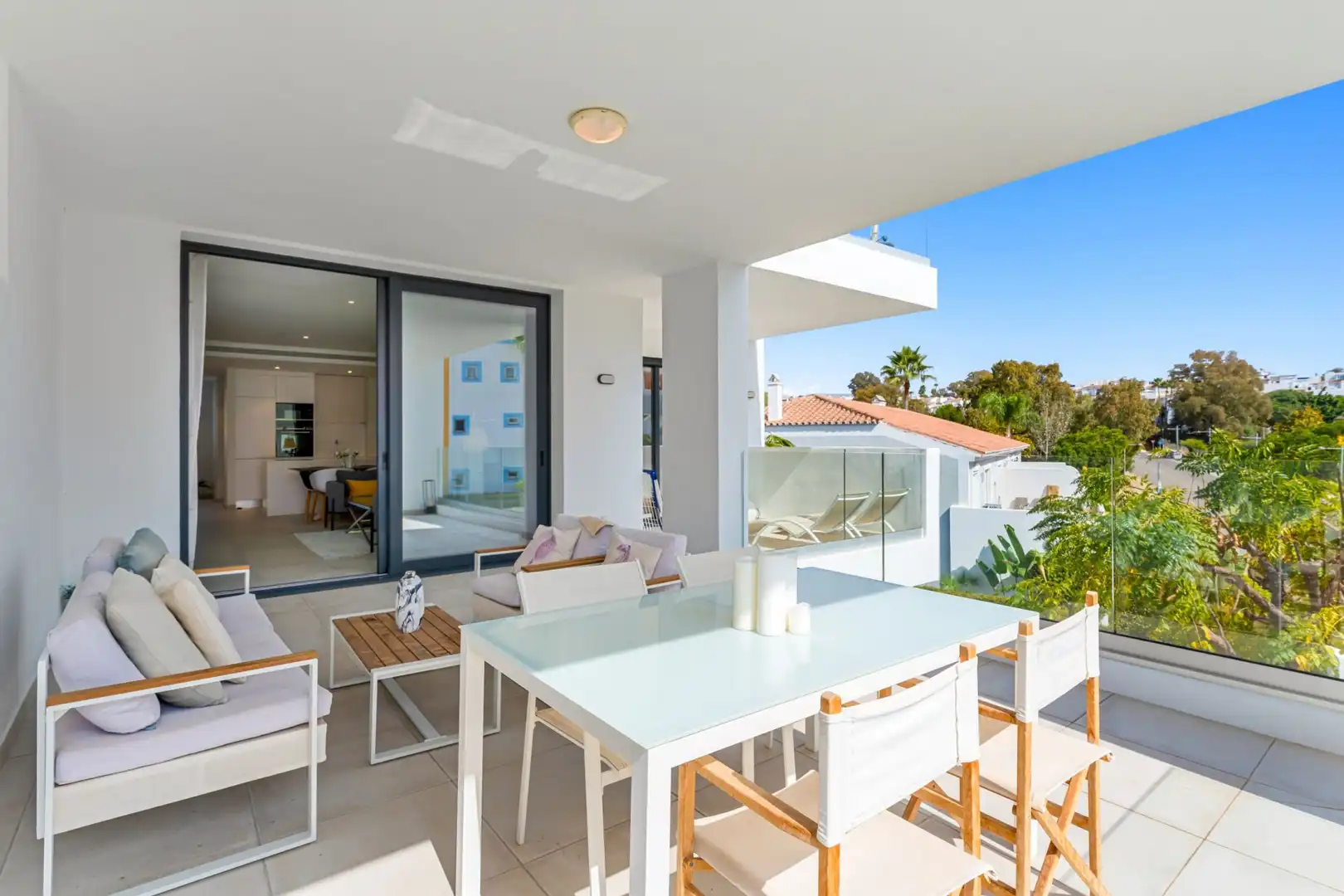 Terrasse von Wohnungen zum Verkauf in Estepona mit Klimaanlage, Terrasse und Schwimmbad