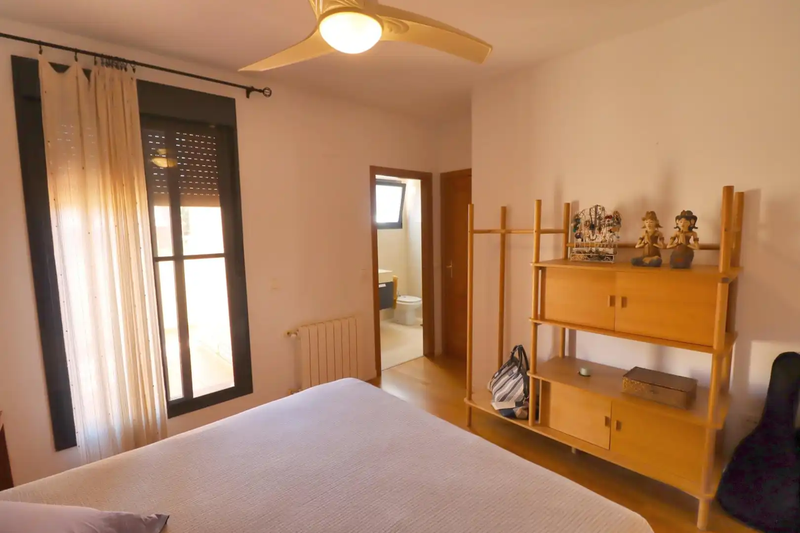 Habitación de Casa o chalet de alquiler en Paterna con Aire acondicionado, Calefacción y Jardín privado