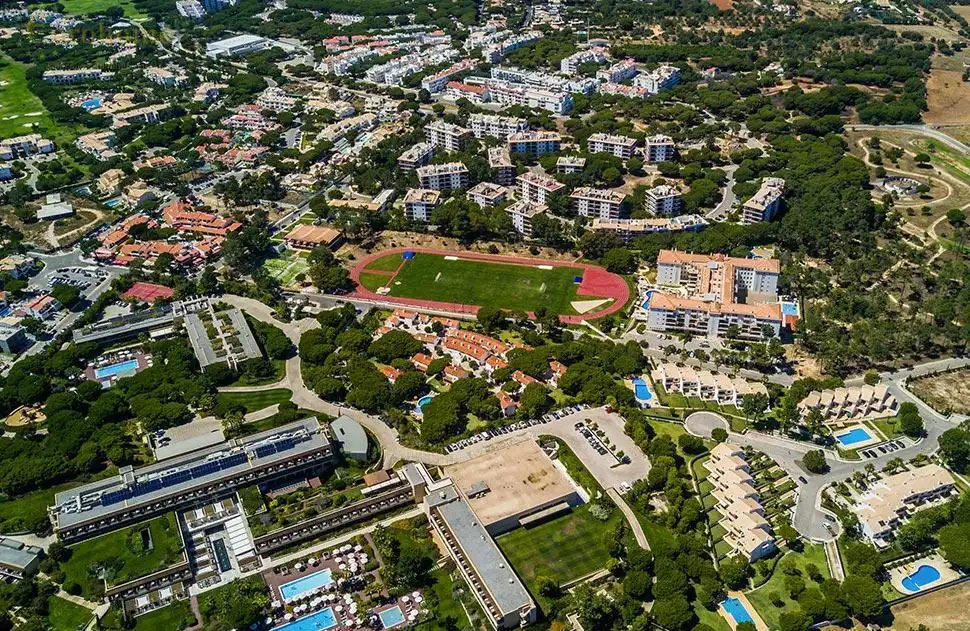 Vista exterior de Piso en venta en Madrid con Terraza, Piscina y Alarma