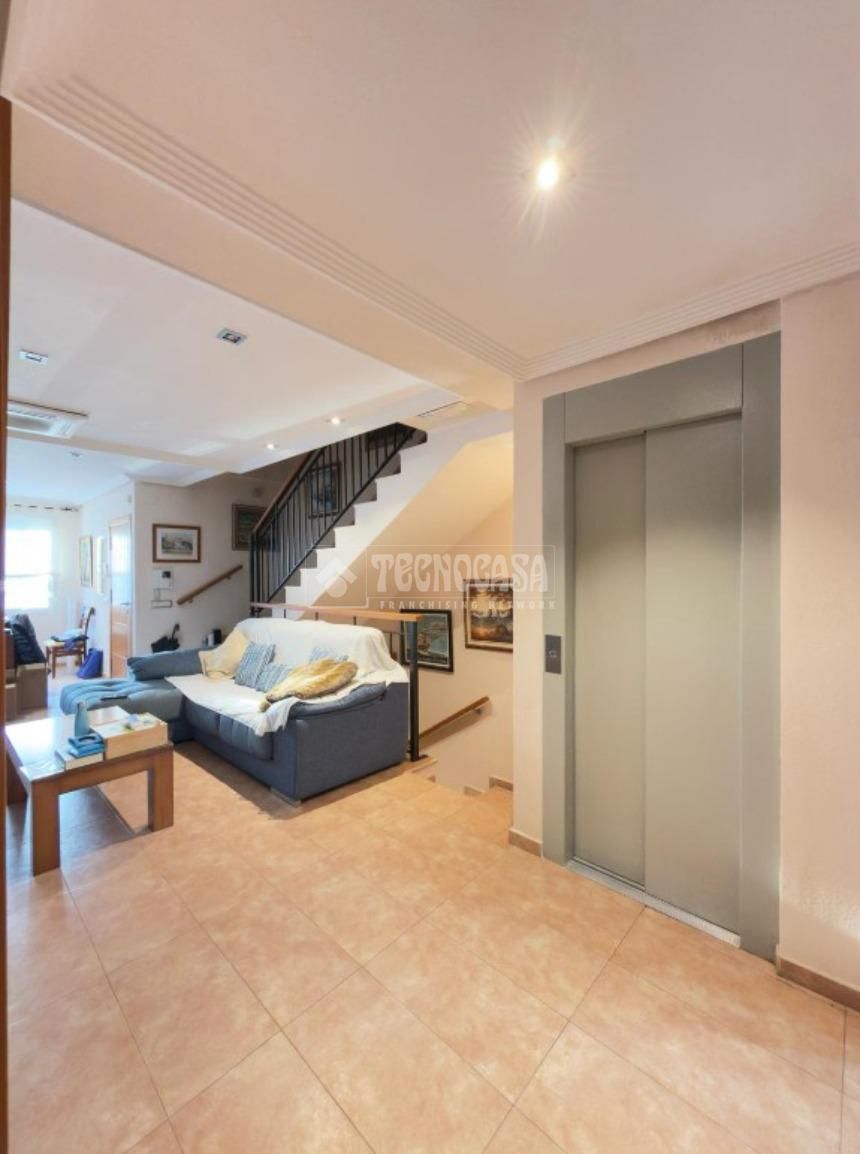 Casa adosada en venda en Alicante / Alacant amb Aire condicionat i Terrassa