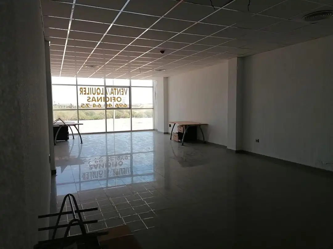 Oficina de alquiler en Los Alcázares