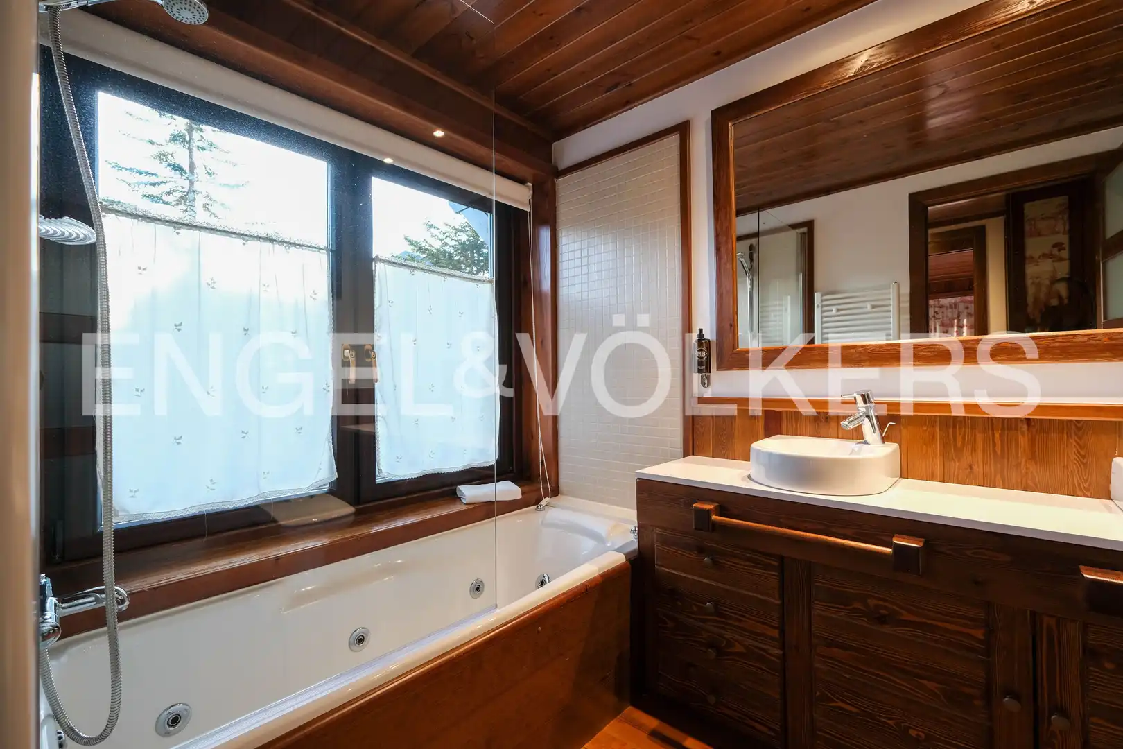 Baño de Piso en venta en Naut Aran con Trastero y Balcón