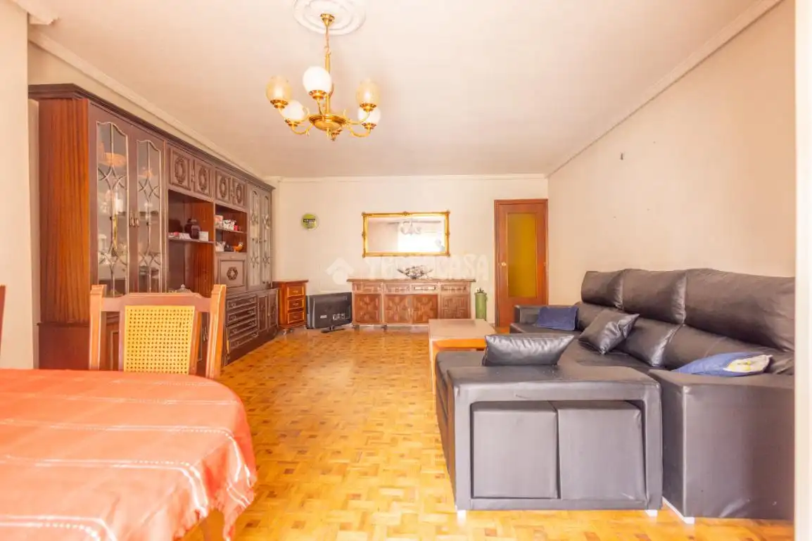 Sala de estar de Piso en venta en Salamanca con Calefacción, Terraza y Balcón