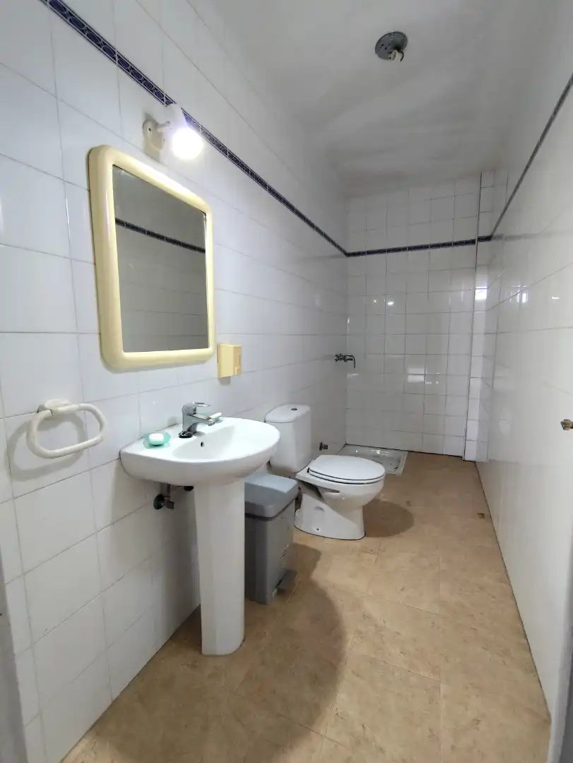 Baño de Nave industrial de alquiler en Sanlúcar de Barrameda