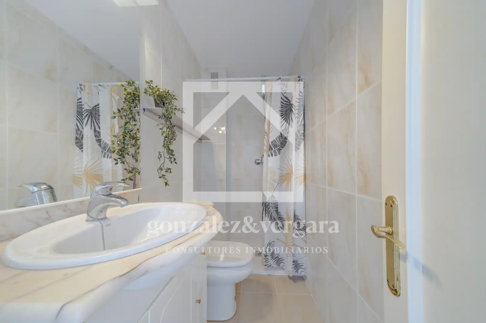 Badezimmer von Wohnungen zum Verkauf in Valencia mit Möbliert