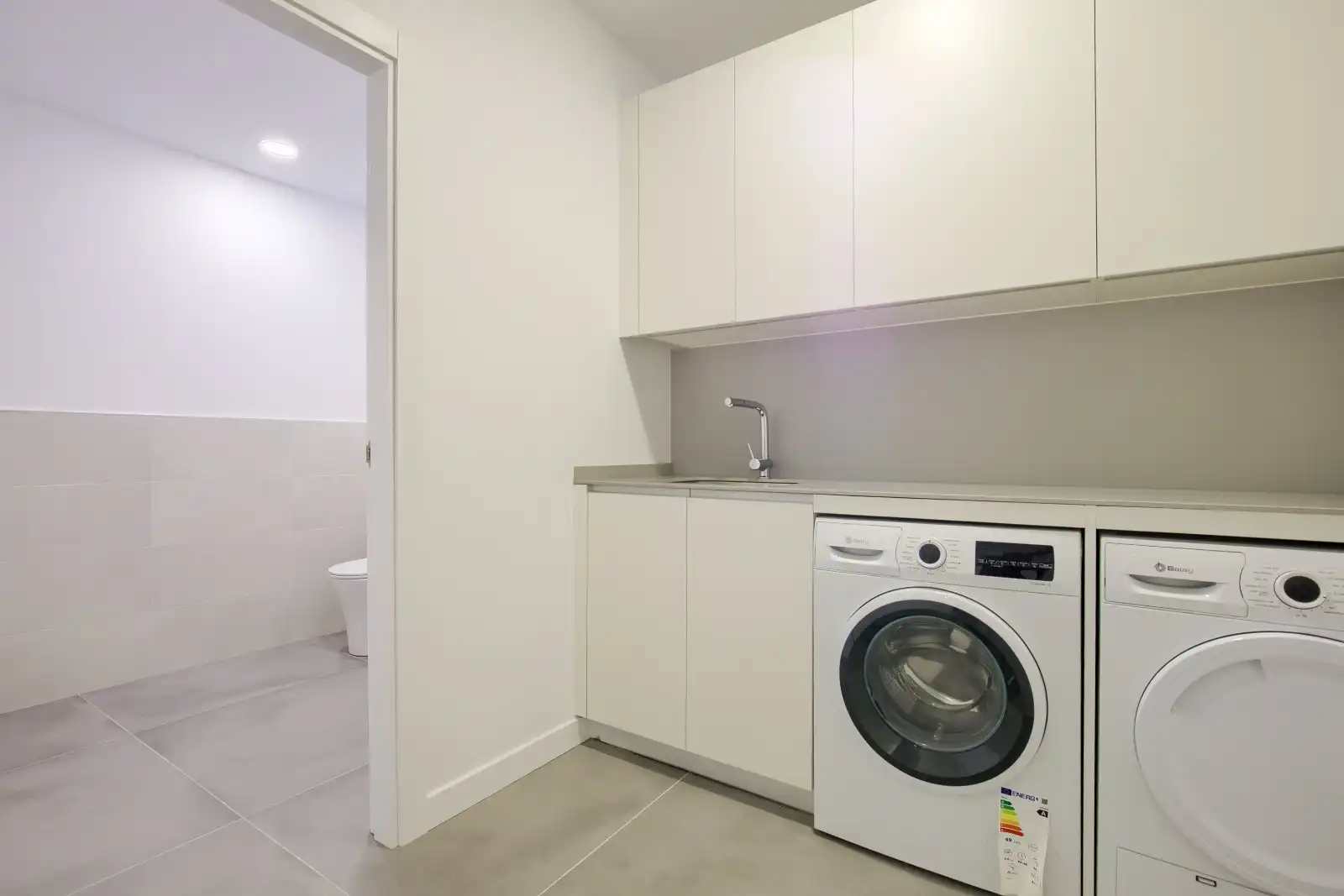 Room in Calle de las Islas Bermudas, Tres Olivos - Valverde