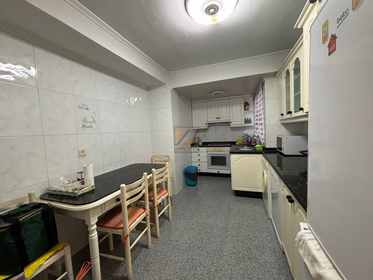 Cuina de Pis en venda en Oviedo  amb Calefacció i Parquet